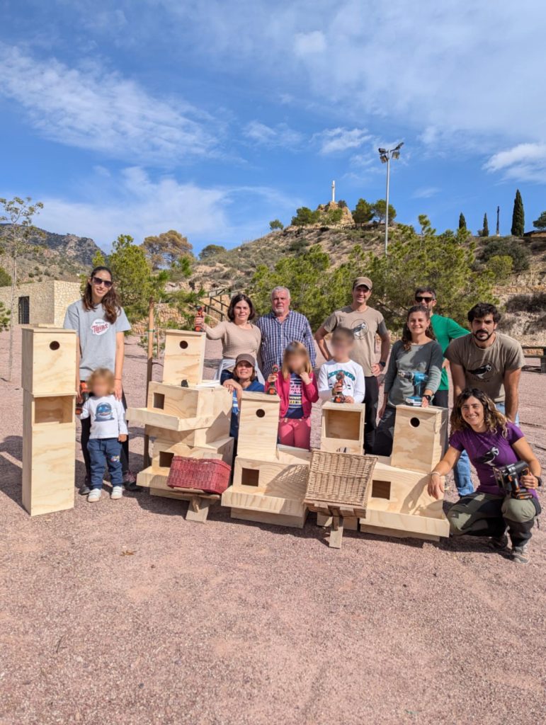 grupo voluntarios cajas nido